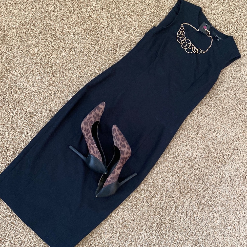 Beautiful and very flattering dress